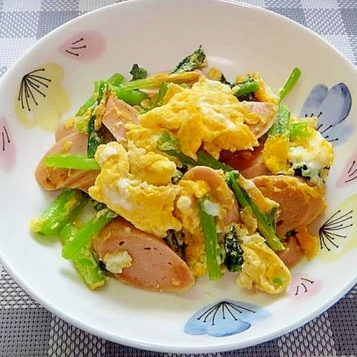 小松菜と魚肉ソーセージのカレー卵炒め